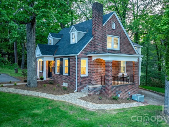 625 4th Street Dr NW, Hickory, NC 28601