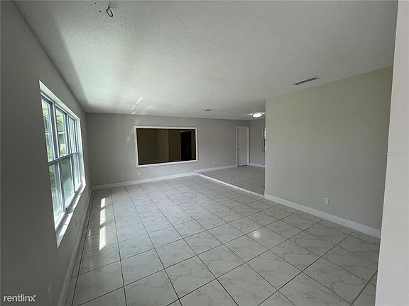 5th image of 1123 Queen Elaine Dr