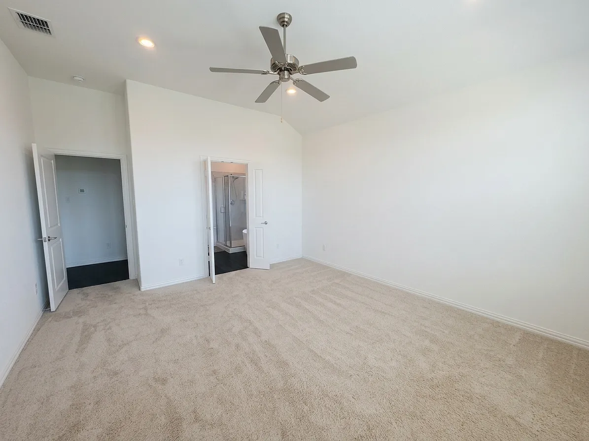 4 bed, 2174 sqft, $3,300 — Photo 4