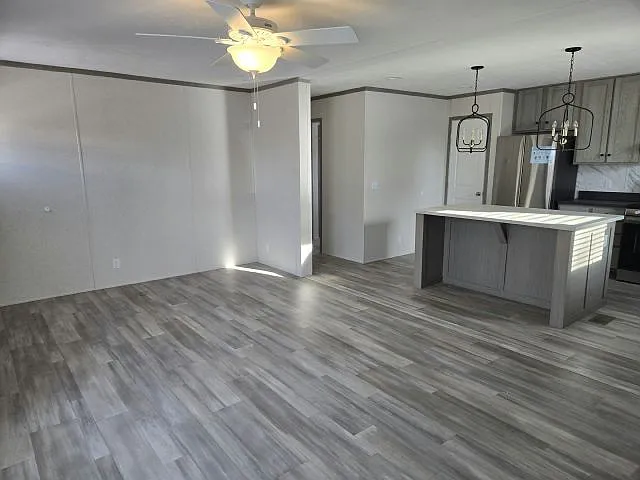 3 bed, 2.0 bath, 1056 sqft, $2,009 — Photo 3