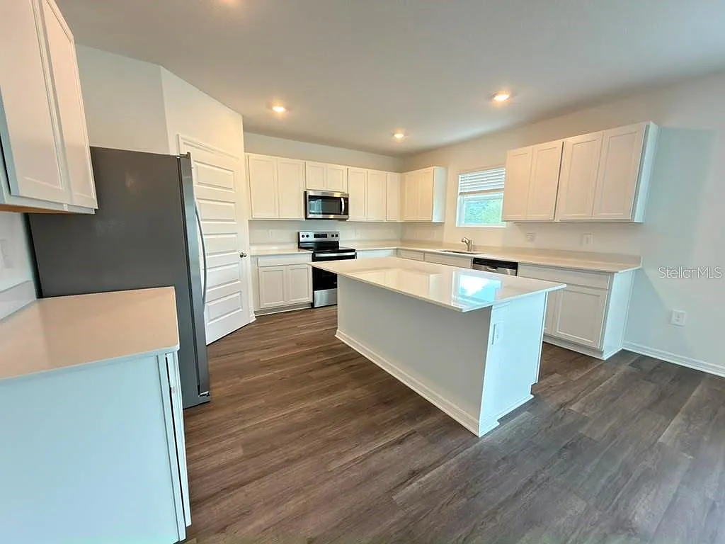 3 bed, 2.5 bath, 2215 sqft, $2,200 — Photo 4