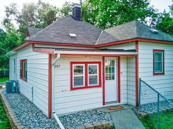 207 N Pelican St, Elizabeth, MN 56533
