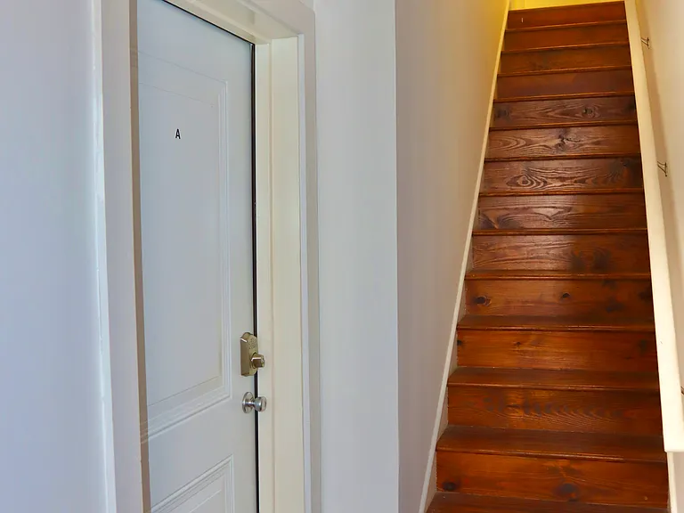 1503 W Seybert St #B — Photo 4