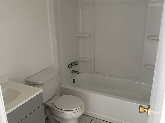 4th image of 127-133 Alder Ave SE #A