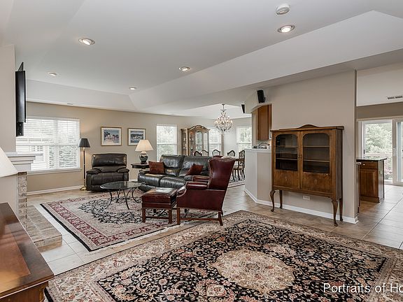 3rd image of 1918 Crenshaw Cir #15-2