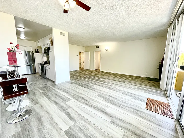Occidental Towers Apartments — Photo 186