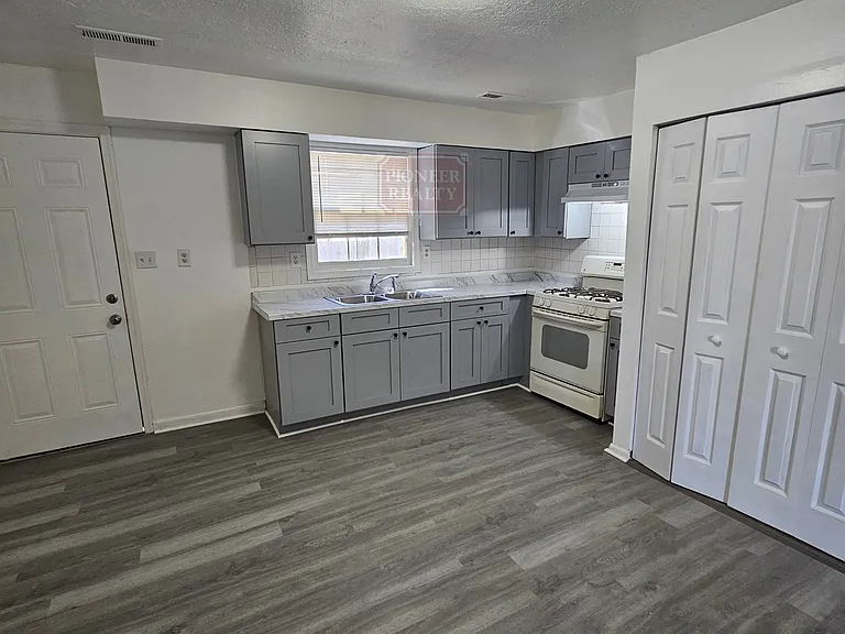 1300 New York Ave #10 — Photo 5