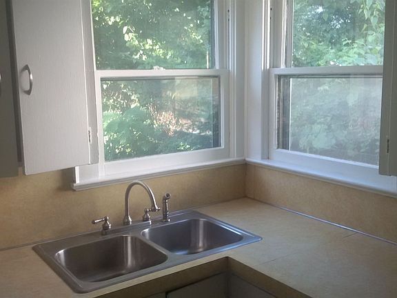 5th image of 510 W Holly St