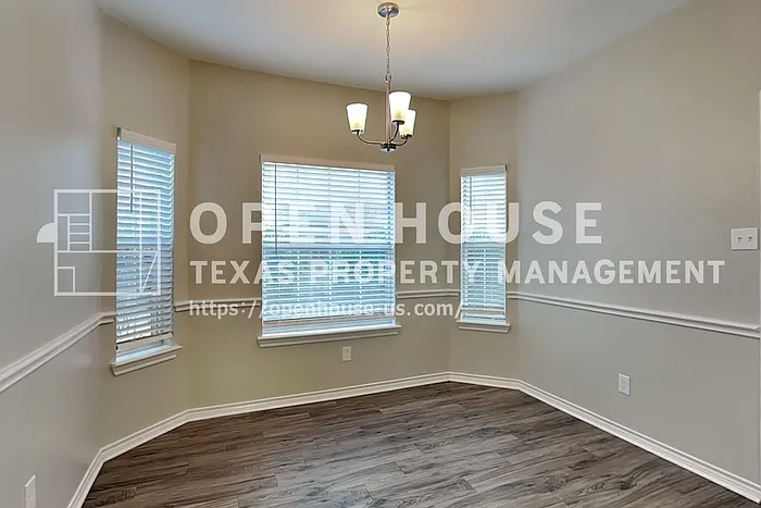 2129 Carrington Ave — Photo 9
