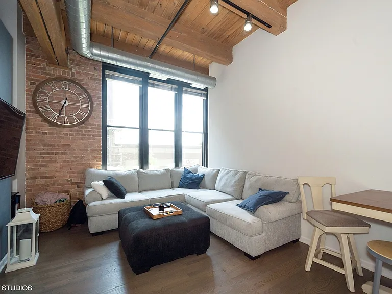 728 W Jackson Blvd #217 — Photo 2