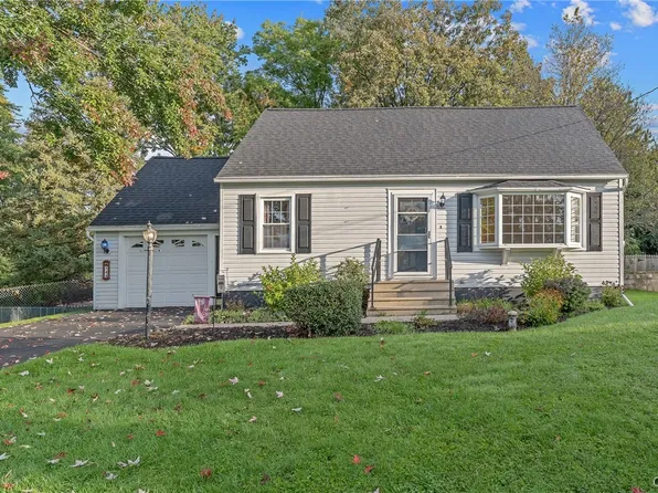 144 W Dauenhauer St, East Syracuse, NY 13057