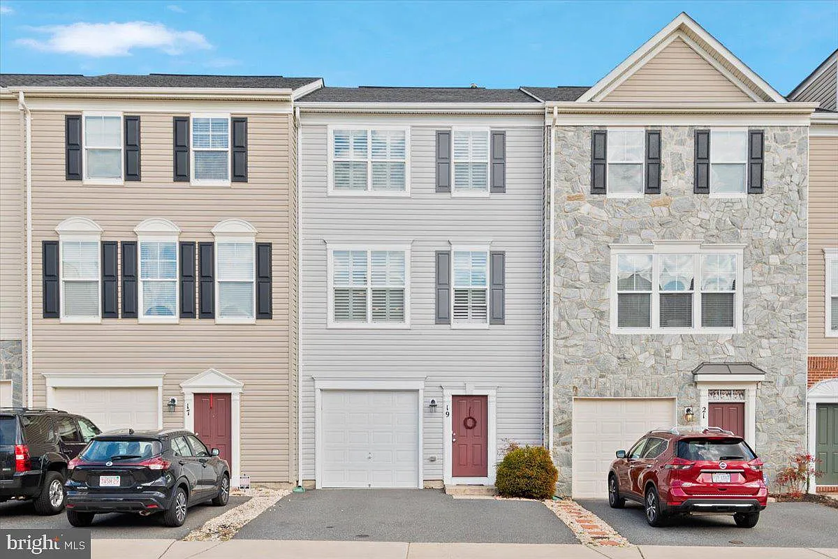 3 bed, 4.0 bath, 1680 sqft, $2,650 — Photo 1