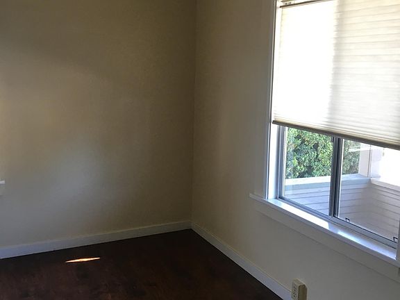 5th image of 219 Blackburn St