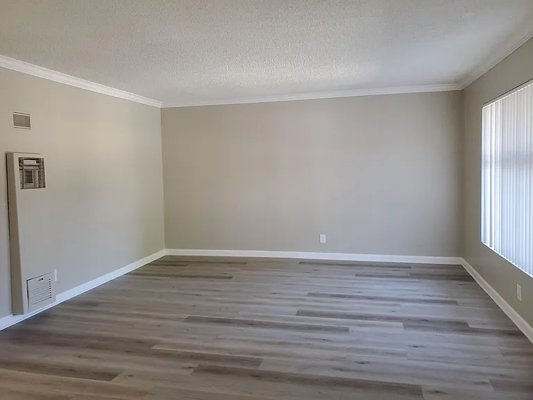 Tustin Garden Apartments — Photo 21