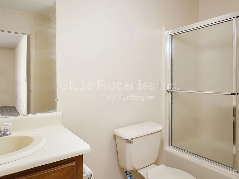 Creekside Apartments — Photo 26