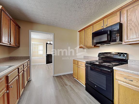 3rd image of 101 Springbrook Ln