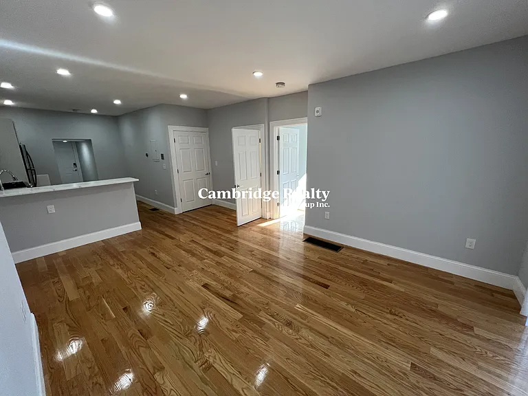 372 Oxford St #2T — Photo 7