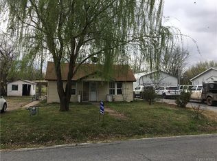 512 SW 1st St, Pryor, OK 74361
