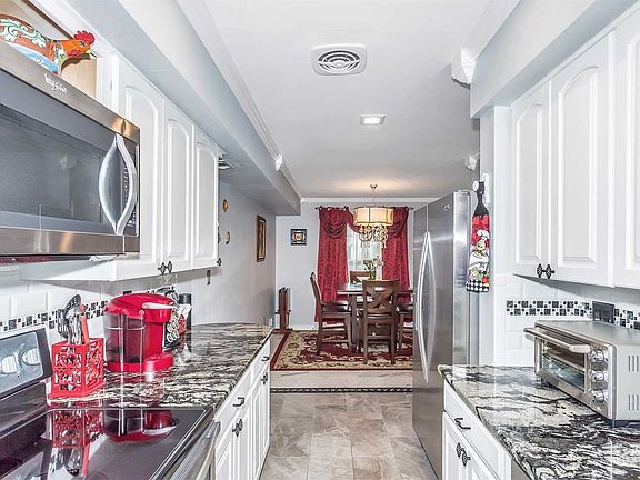 4th image of 44 Alhambra Dr