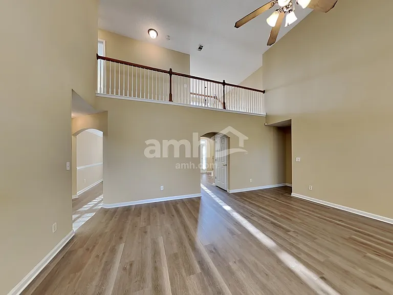 447 The Gables Dr — Photo 5