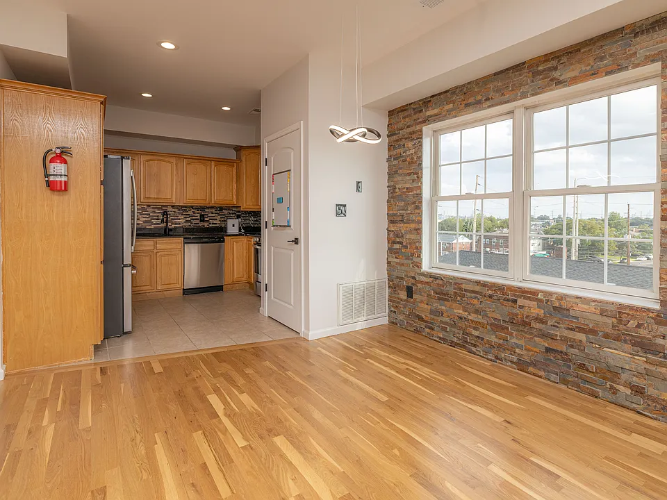 351 S Broad St #403