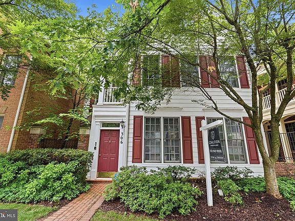 3rd image of 306 Oak Knoll Ter