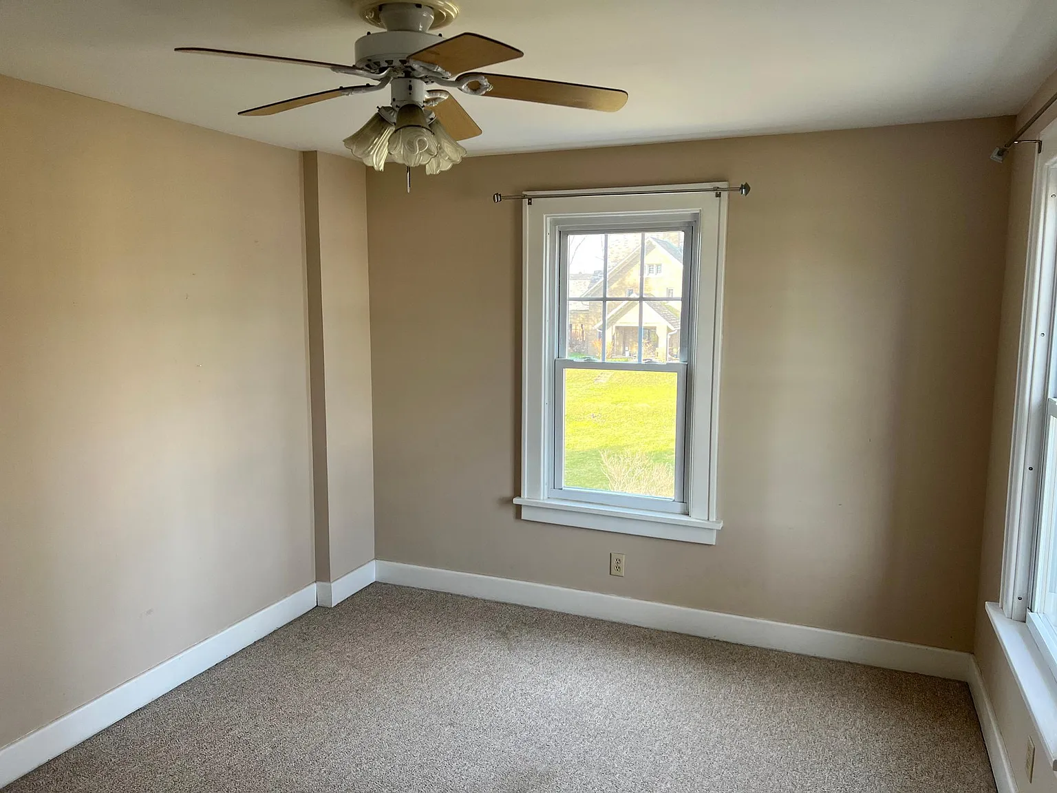 3 bed, 1.5 bath, 1772 sqft, $2,000 — Photo 4