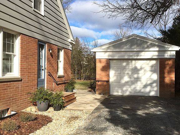 3rd image of 418 Caskey Dr