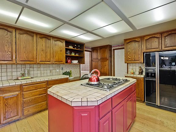 4th image of 2060 Wooded Glen Dr