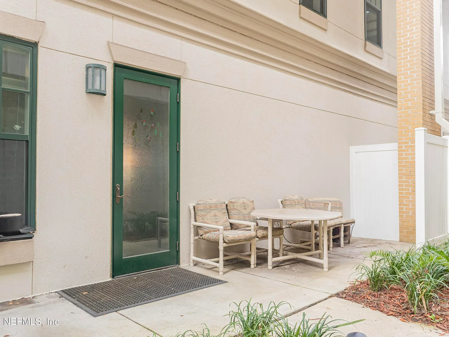 2 bed, 2.5 bath, 1271 sqft, $2,200 — Photo 4