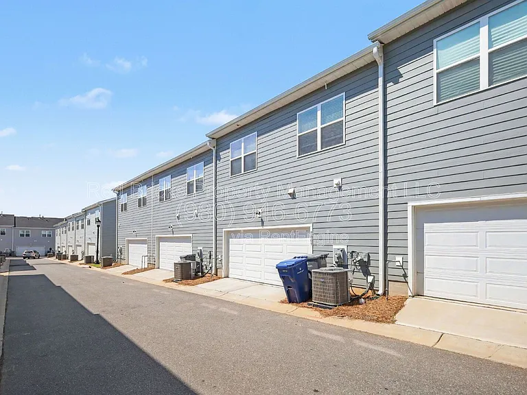 8809 Arrington Hall Dr — Photo 21