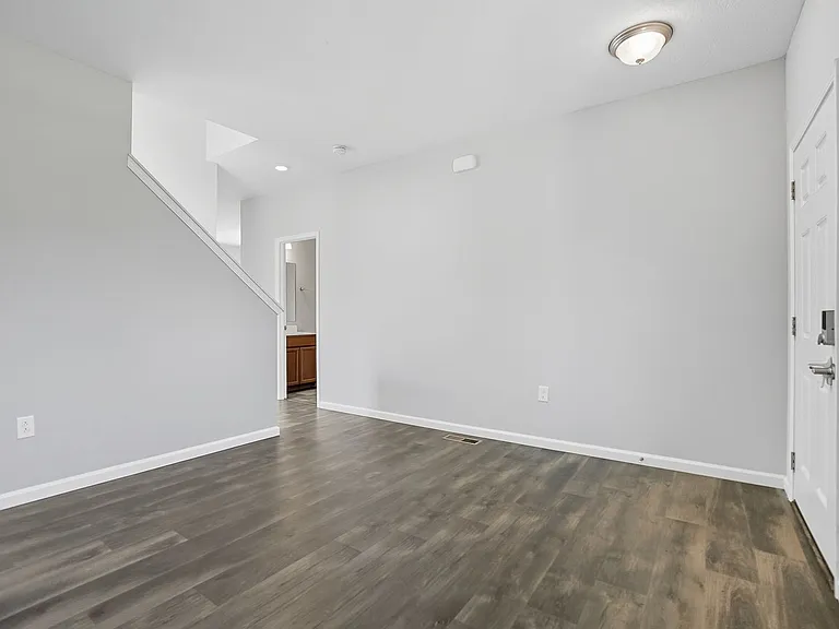 5089 Jessica Suzanne Dr — Photo 3