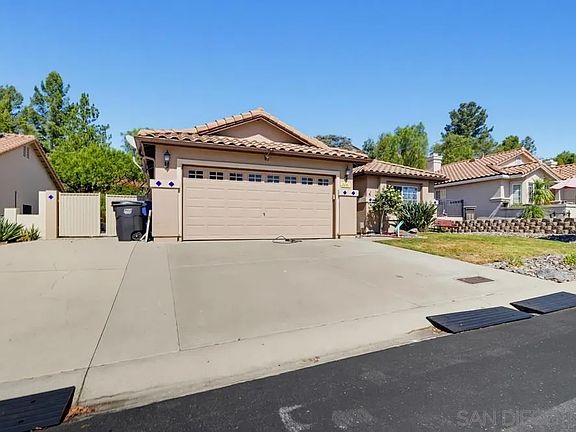 4th image of 2081 Larkspur Dr