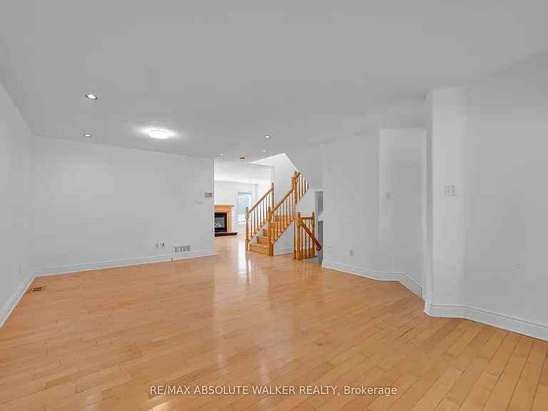 2269 Sandman Cres — Photo 4