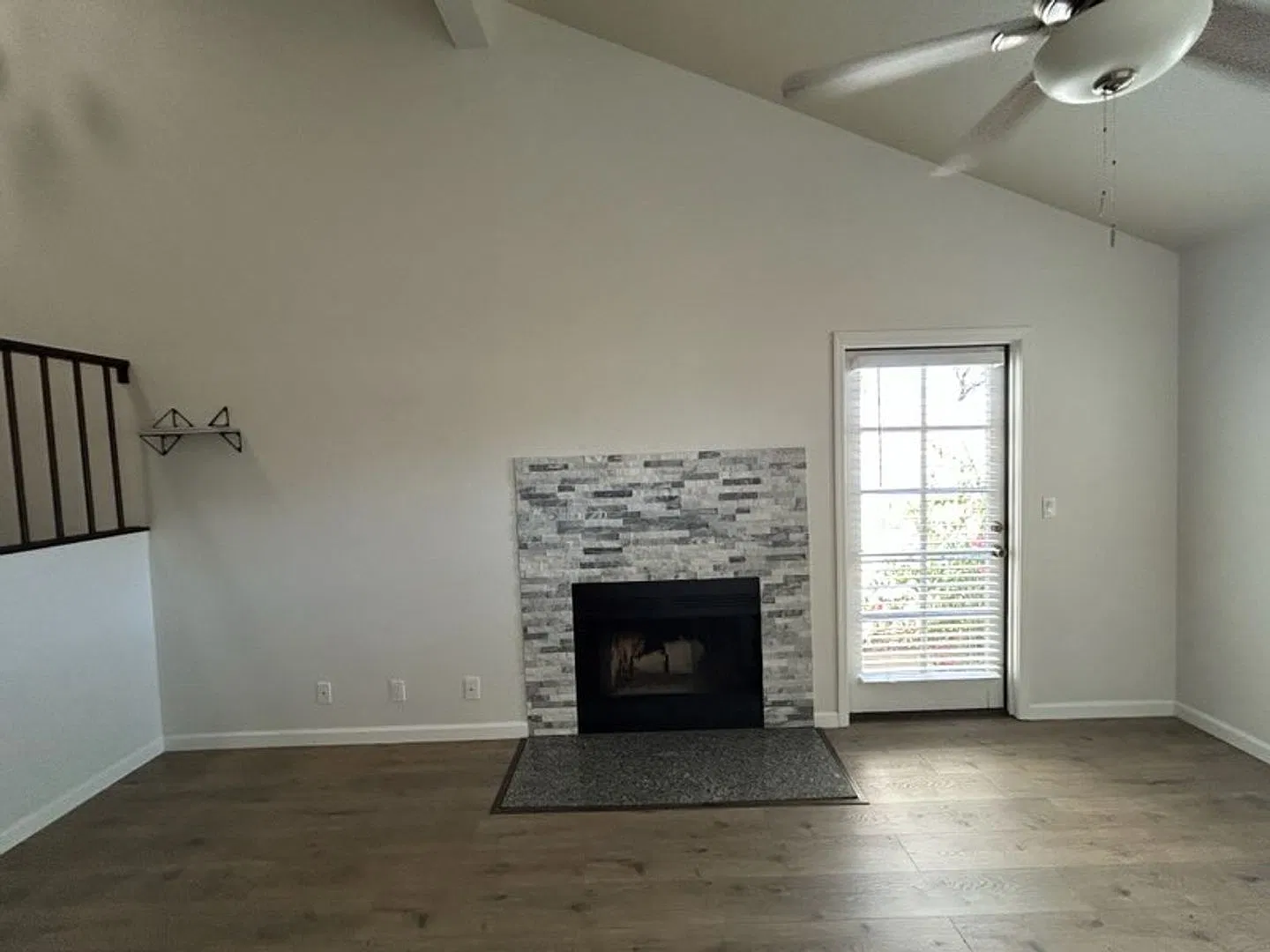 2 Bedroom, 2 Bath, 1 Car Garage - Springdale Condo — Photo 2
