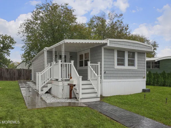 4 Bayshore Mobile, Hazlet, NJ 07730