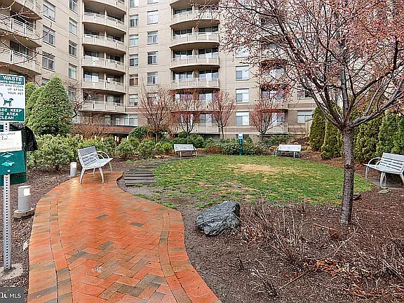 7111 Woodmont Ave #412 — Photo 21