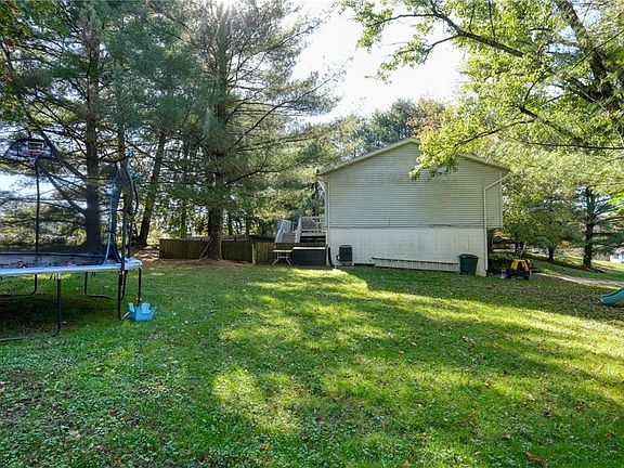 3rd image of 62282 Forestview Dr