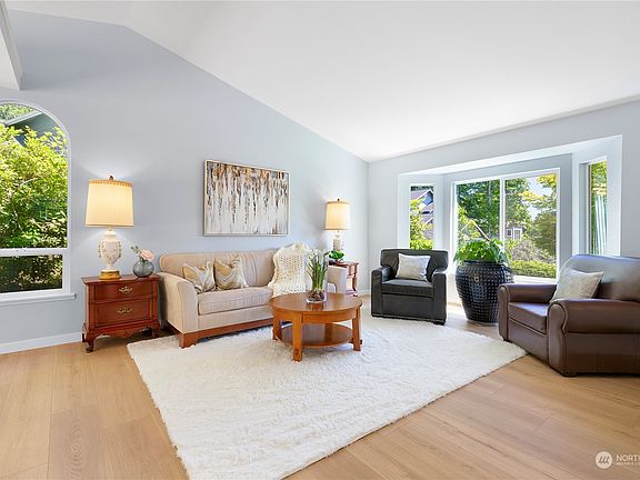 3rd image of 12519 93rd Avenue NE