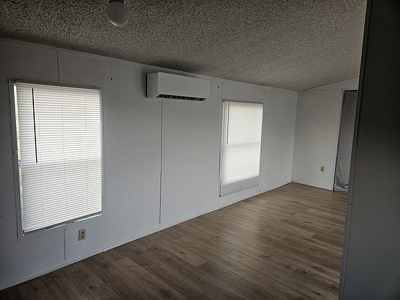4th image of 29455 Gill Ave