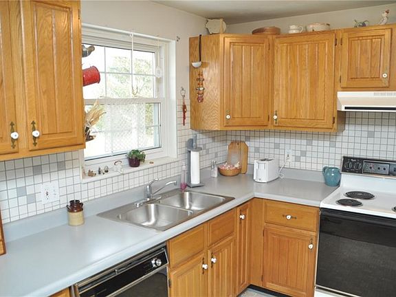 5th image of 589 Douglas Way