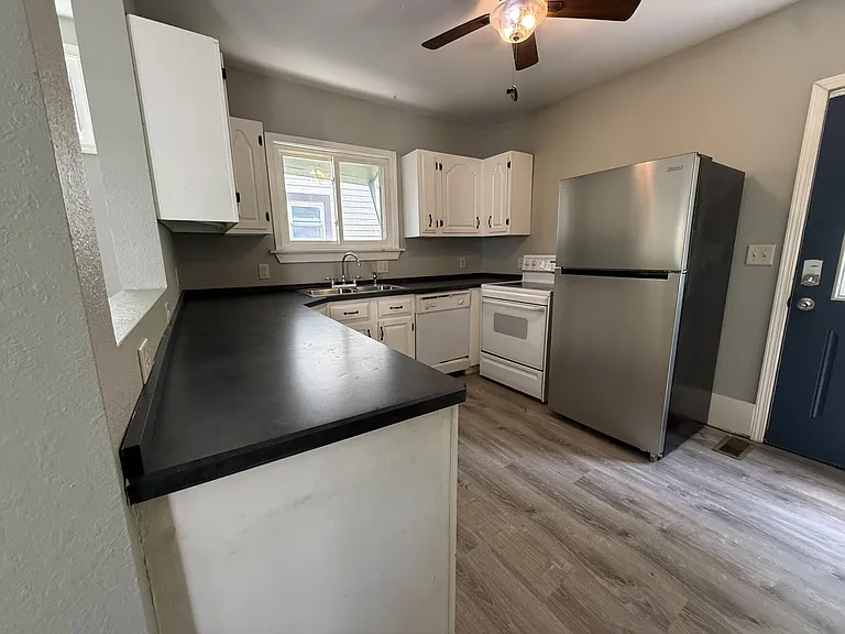 339 S Union Ave — Photo 12