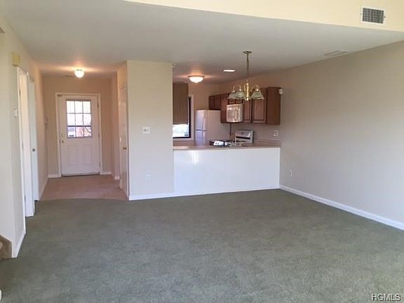 5th image of 530 Barberry Ln