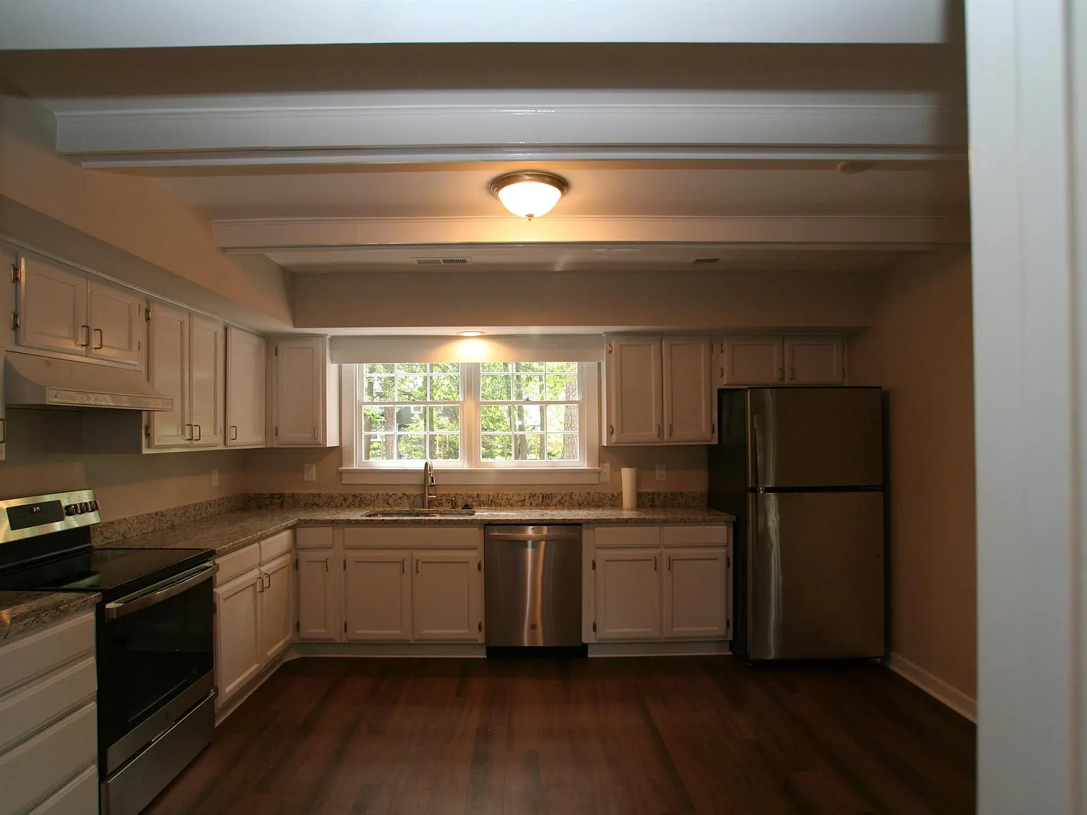 3 bed, 2.5 bath, 1795 sqft, $2,400 — Photo 4