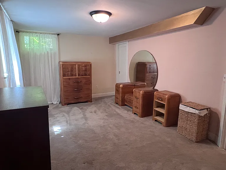 Basement bedroom with large closet (will be freshly painted soon)