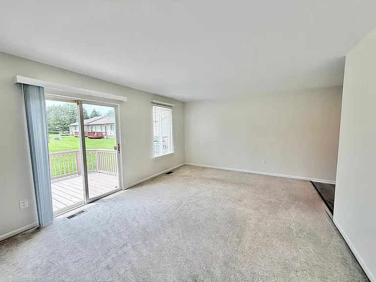 24381 Juliet Dr — Photo 3