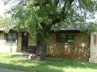 102 Riverside Ln, Celina, TN 38551