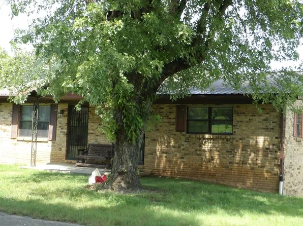 102 Riverside Ln, Celina, TN 38551