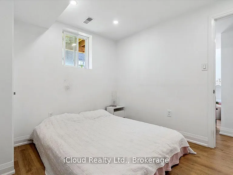 925 Hickory Cres — Photo 4