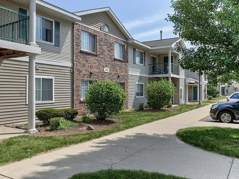 Emerald Park Apartments — Photo 21